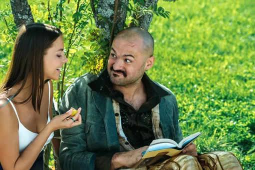 Кадр из сериала «Два Холма», Полина Шашуро и Андрей Скороход Кадр из сериала «Два Холма», Полина Шашуро и Андрей Скороход