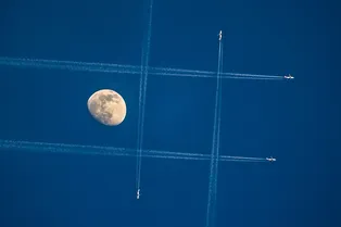 У Луны появится своя диспетчерская для космических кораблей: очереди на стыковку придется ждать на орбите неделями