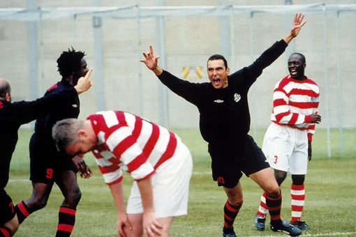 Винни Джонс в фильме «Костолом» (2001) Винни Джонс в фильме «Костолом»