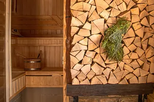 Как заготовить веники для бани и правильно их замачивать