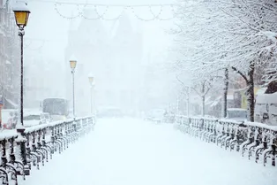 Москва под ударом снежного циклона: погода и магнитные бури 24 февраля Москва под ударом снежного циклона: погода и магнитные бури 24 февраля