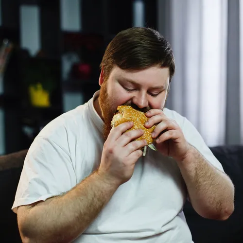 Назван неочевидный минус лишнего веса: люди с ожирением чаще страдают от инфекционных заболеваний