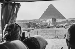 Роковой рейс к пирамидам: в ДТП с автобусом погибла россиянка и ранены туристы из трех стран