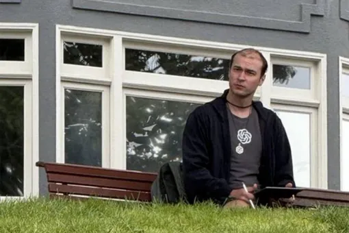 Юра Борисов в образе сооснователя OpenAI Ильи Суцкевера на съёмочной площадке фильма Луки Гуаданьино«Искусственный»