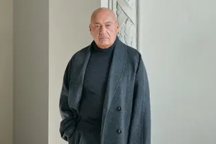Познер назвал любимую вещь в гардеробе: он купил ее больше 30 лет назад и носит до сих пор Познер назвал любимую вещь в гардеробе: он купил ее больше 30 лет назад и носит до сих пор