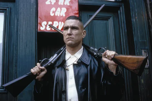 Винни Джонс в фильме «Карты, деньги и два ствола» (1998) Винни Джонс в фильме «Большой куш»