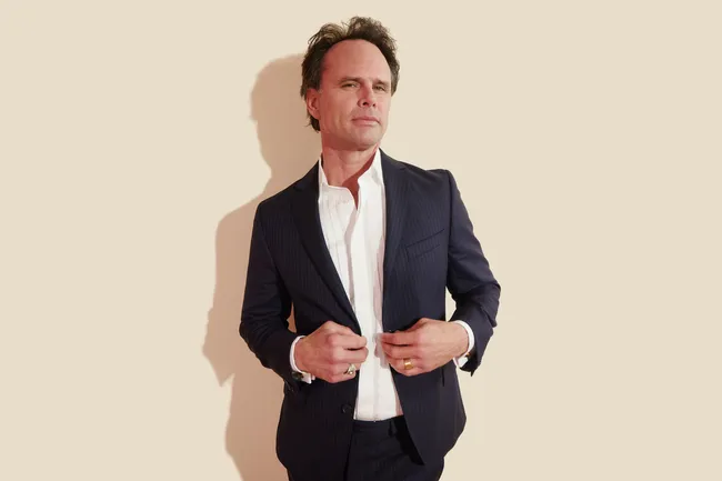 Звезда «Белого лотоса» Уолтон Гоггингс в прайме: как поддерживать отличную форму после 50?