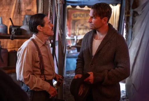 Кадр из фильма «Аллея кошмаров» (2021)