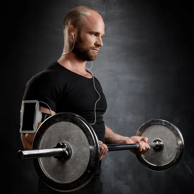 Гид по зомби-приседаниям: как с нуля освоить упражнение для укрепления квадрицепсов