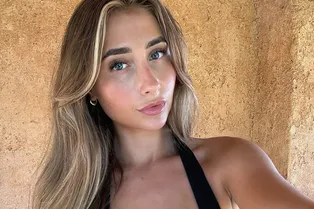 Переспавшая с сотней мужчин звезда OnlyFans разрушила жизнь своих родителей: от них отвернулись все
