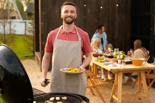 Здоровый 47-летний мужчина съел гамбургер и умер через 4 часа: ученые назвали неожиданную причину смерти