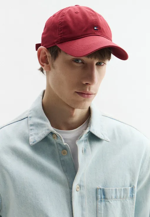 Tommy Hilfiger, 6999 руб. Красный цвет в мужском гардеробе
