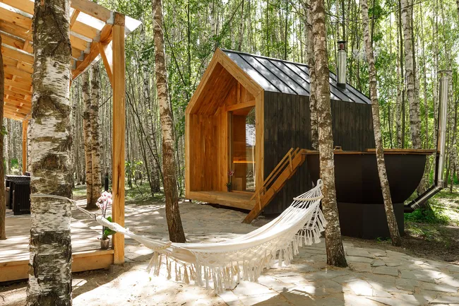 Куда поехать с друзьями этой весной: 8 отелей для идеального отдыха компанией