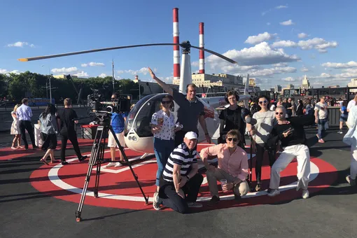Антон Иванов и съёмочная группа проекта «Рождённые в СССР» во главе с режиссёром Сергеем Мирошниченко Антон Иванов и съёмочная группа проекта «Рождённые в СССР» во главе с режиссёром Сергеем Мирошниченко