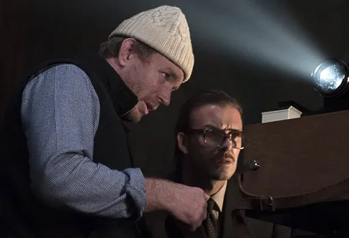 Гай Ричи и Дэвид Бекхэм на съёмочной площадке фильма «Агенты А.Н.К.Л.» (2015) Камео Дэвида Бекхэма в фильме «Агенты А.Н.К.Л.»