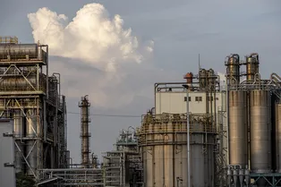 Еще один российский нефтезавод вышел из строя после атаки БПЛА: что известно о повреждениях Славянского НПЗ на Кубани Еще один российский нефтезавод вышел из строя после атаки БПЛА: что известно о повреждениях Славянского НПЗ на Кубани