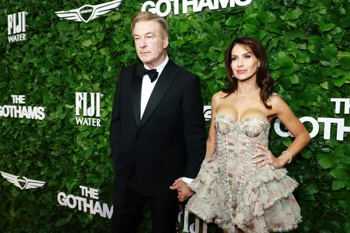 Затмила мужа: жена и мать семерых детей Алека Болдуина поразила всех своим провокационным нарядом Затмила мужа: жена и мать семерых детей Алека Болдуина поразила всех своим провокационным нарядом