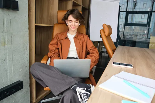 Зумеры угрожают экономике России: как они меняют рынок труда и почему это на самом деле опасно