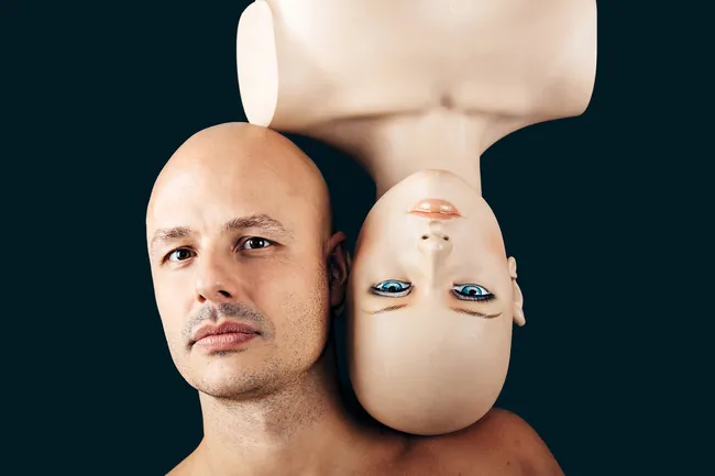 Baldmaxxing — новый тренд: как он вдохновляет мужчин брить голову под ноль?