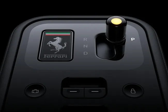 Стильные наушники от Яндекс Фабрики, романтика Сбера и Ferrari от Джонни Айва