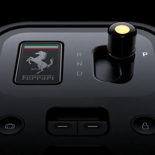 Стильные наушники от Яндекс Фабрики, романтика Сбера и Ferrari от Джонни Айва