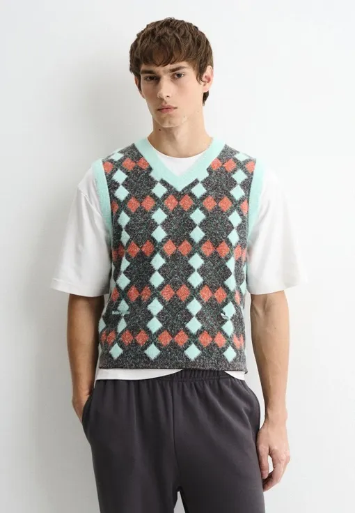 Жилет Adidas Originals (15 499 руб.) Жилет Adidas Originals (15 499 руб.)
