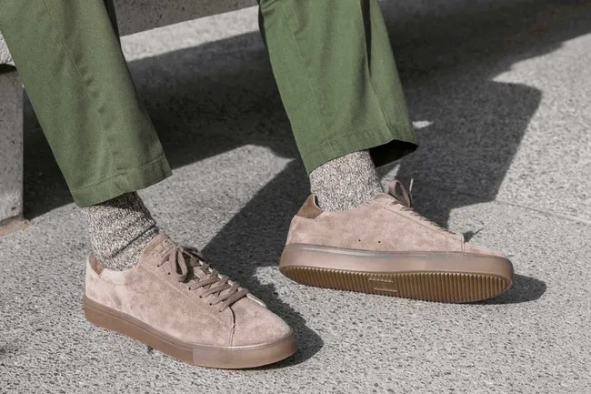 Топ-10 модных мужских кроссовок 2026: 6 ключевых трендов, на которые следует обратить внимание