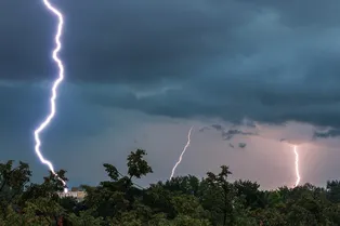 На Филиппинах свирепствует тайфун «Калмаэги»: число жертв уже приблизилось к сотне человек На Филиппинах свирепствует тайфун «Калмаэги»: число жертв уже приблизилось к сотне человек