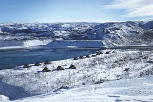 Гид по глэмпингам: куда поехать этой зимой