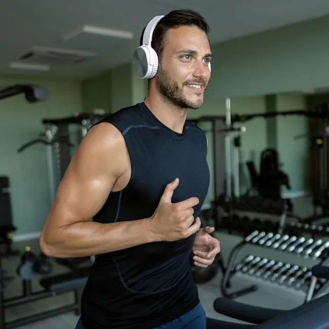 Какой показатель VO2 max должен быть у мужчины в 20, 30, 40, 50, 60 и 70 лет: как его рассчитать и улучшить?