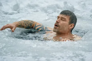 Спортсмены любят принимать ледяные ванны для восстановления. Ученые выяснили, что это бесполезно