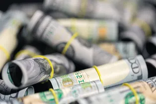 Курс доллара рухнул перед заседанием ЦБ: рубль обновил трехлетний максимум