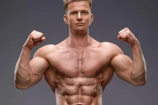 Как накачать пресс: 4 упражнения от бодибилдера из российских сериалов