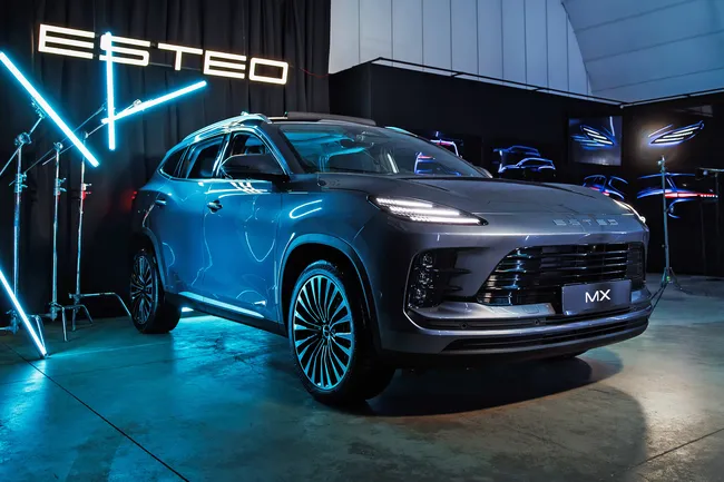 Премьера кроссовера ESTEO, «История игрушек» от Porsche, новая гимбл-камера Insta360: технодайджест MT