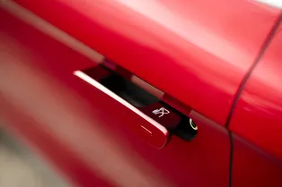 Это все же случилось: в Китае запретили выдвижные ручки дверей в автомобилях