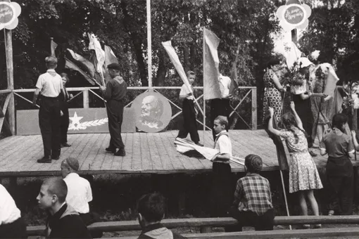 Советские пионеры в детском лагере «Поленово», 1950-ые годы Советские пионеры в детском лагере «Поленово», 1950-ые годы