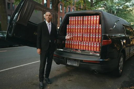 Pringles подарит чипсы на 200 лет, но есть условие: надо согласиться на похороны в фирменной банке Pringles подарит чипсы на 200 лет, но есть условие: надо согласиться на похороны в фирменной банке