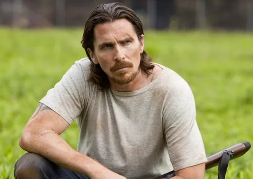 Эспаньолка хорошо сочетается с длинными волосами. Такой образ любит актер Кристиан Бейл