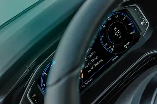 Ошибка в одну «лошадь» — миллион рублей: утильсбор на гибриды и электрокары начали считать по-другому Ошибка в одну «лошадь» — миллион рублей: утильсбор на гибриды и электрокары начали считать по-другому