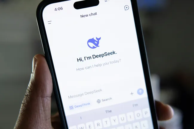 Власти США запретили DeepSeek. Китайскую нейросеть нельзя использовать в правительственных сетях