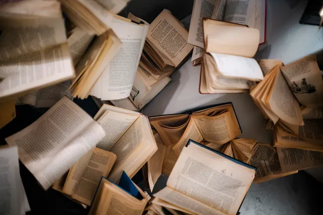 Россияне перестали читать: продажи книг в стране продолжают стремительно падать