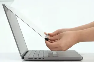 На CES 2026 показали первый сенсорный MacBook, но есть нюанс: таким его делает один гениальный аксессуар