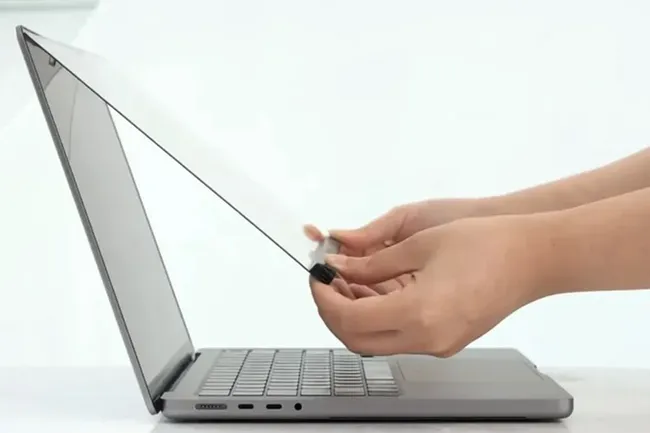 На CES 2026 показали первый сенсорный MacBook, но есть нюанс: таким его делает один гениальный аксессуар