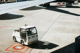 В московском аэропорту большие проблемы с доставкой багажа: почти сотня чемоданов застряли в Стамбуле