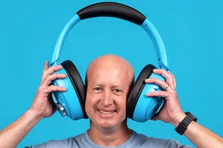 Подробности о новом iPhone, пилотируемый квадрокоптер по цене машины и наушники для великанов