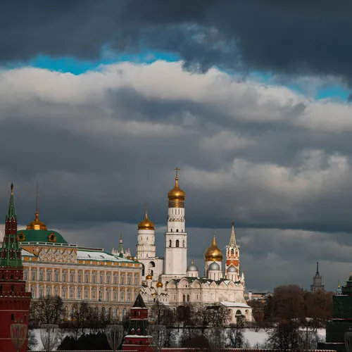 Погода испортится: москвичей экстренно предупредили о мощной грозе с градом