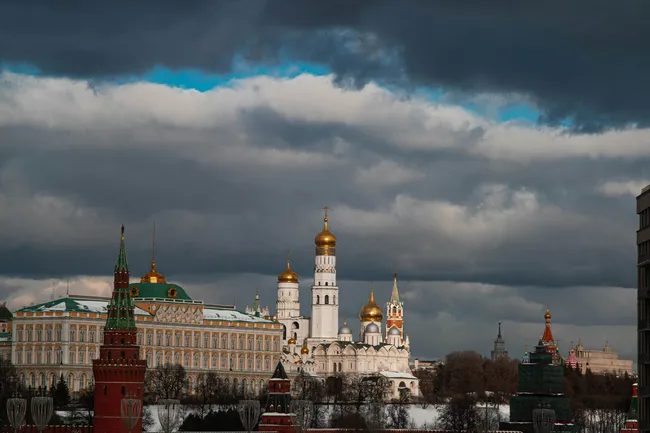 Погода испортится: москвичей экстренно предупредили о мощной грозе с градом