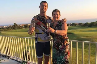 Роналду рассказал, почему запрещает матери посещать игры с его участием