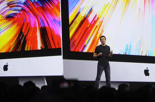 Джон Тернус на конференции Apple в 2017 году