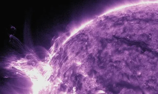 Солнечная вспышка X1.9 от 1 декабря 2025 года